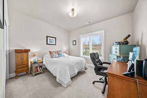 Tiny photo for 114 Connecticut Court, Medford, OR 97504 (MLS # 220217645)