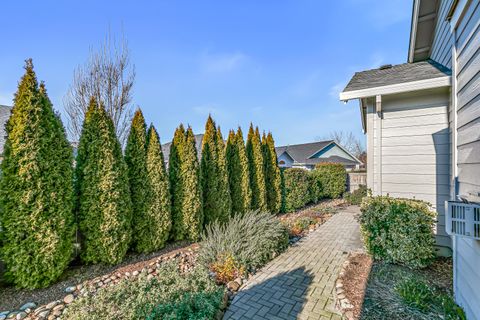 Tiny photo for 114 Connecticut Court, Medford, OR 97504 (MLS # 220217645)