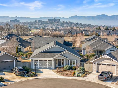 Photo of 114 Connecticut Court, Medford, OR 97504 (MLS # 220217645)