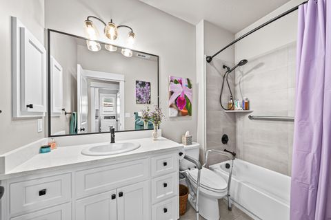 Tiny photo for 114 Connecticut Court, Medford, OR 97504 (MLS # 220217645)