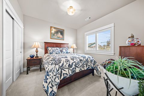 Tiny photo for 114 Connecticut Court, Medford, OR 97504 (MLS # 220217645)