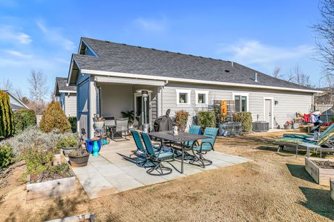 Tiny photo for 114 Connecticut Court, Medford, OR 97504 (MLS # 220217645)