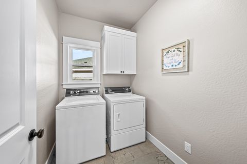 Tiny photo for 114 Connecticut Court, Medford, OR 97504 (MLS # 220217645)