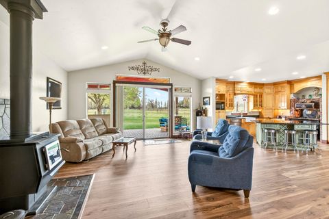 Tiny photo for 2305 NE Wilcox Avenue, Terrebonne, OR 97760 (MLS # 220219536)