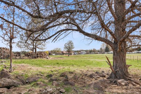 Tiny photo for 2305 NE Wilcox Avenue, Terrebonne, OR 97760 (MLS # 220219536)
