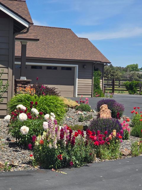 Tiny photo for 2305 NE Wilcox Avenue, Terrebonne, OR 97760 (MLS # 220219536)