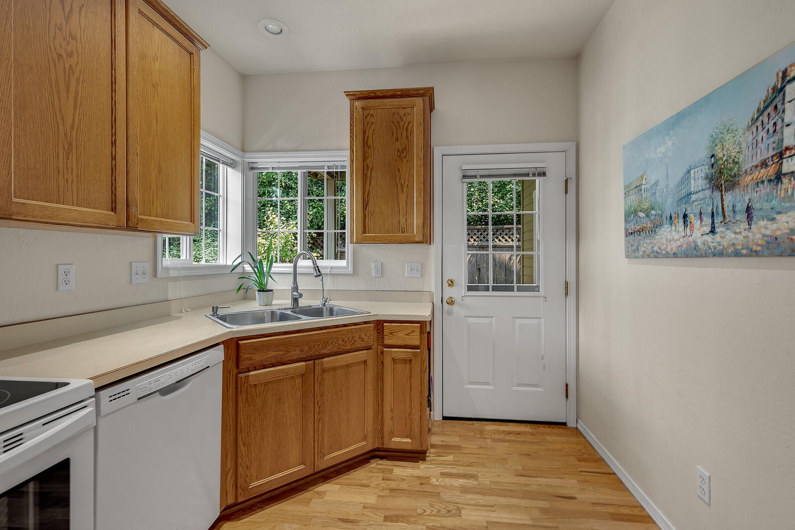 Court On Mary Jane, The - Residential