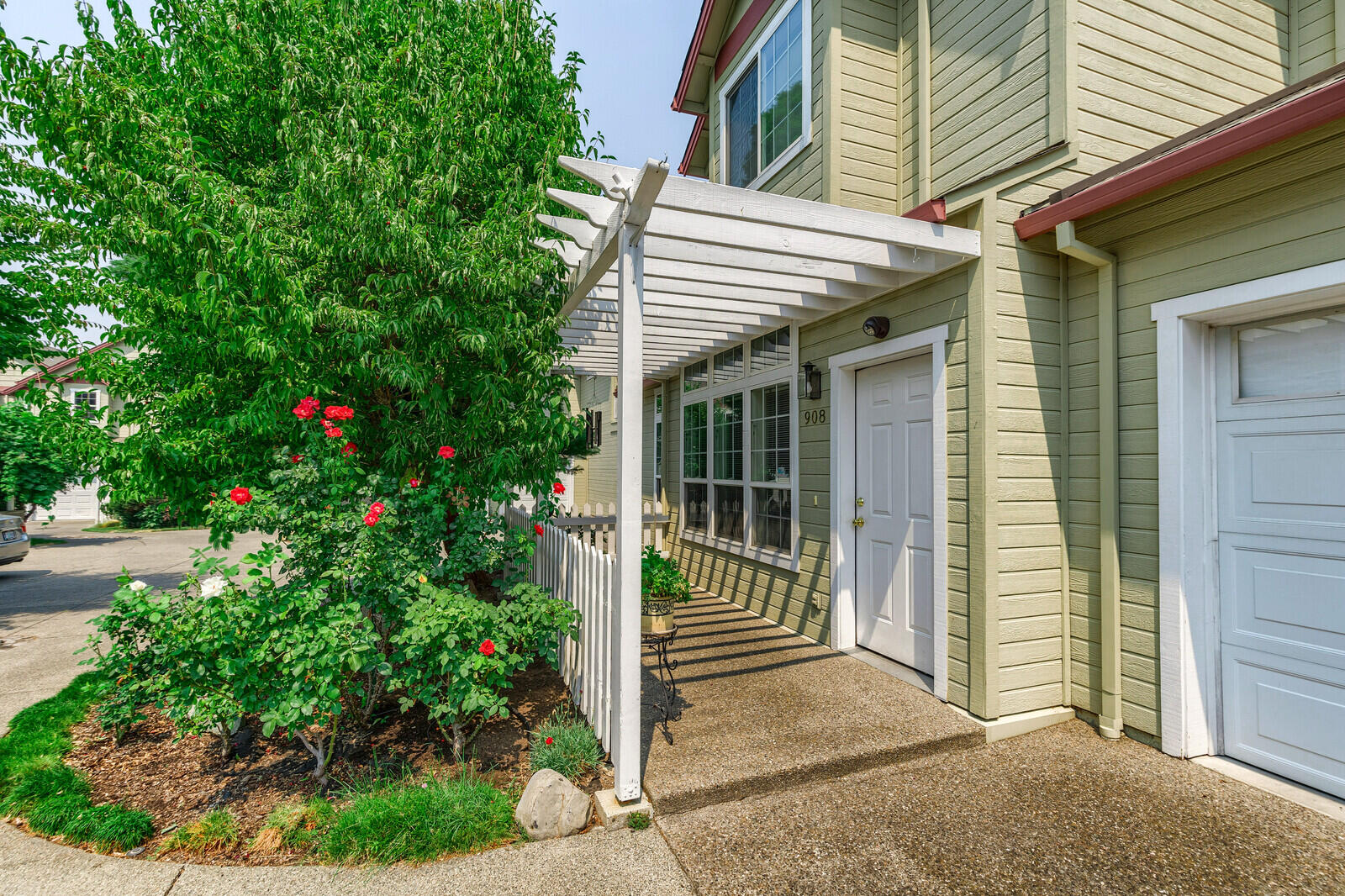 Court On Mary Jane, The - Residential