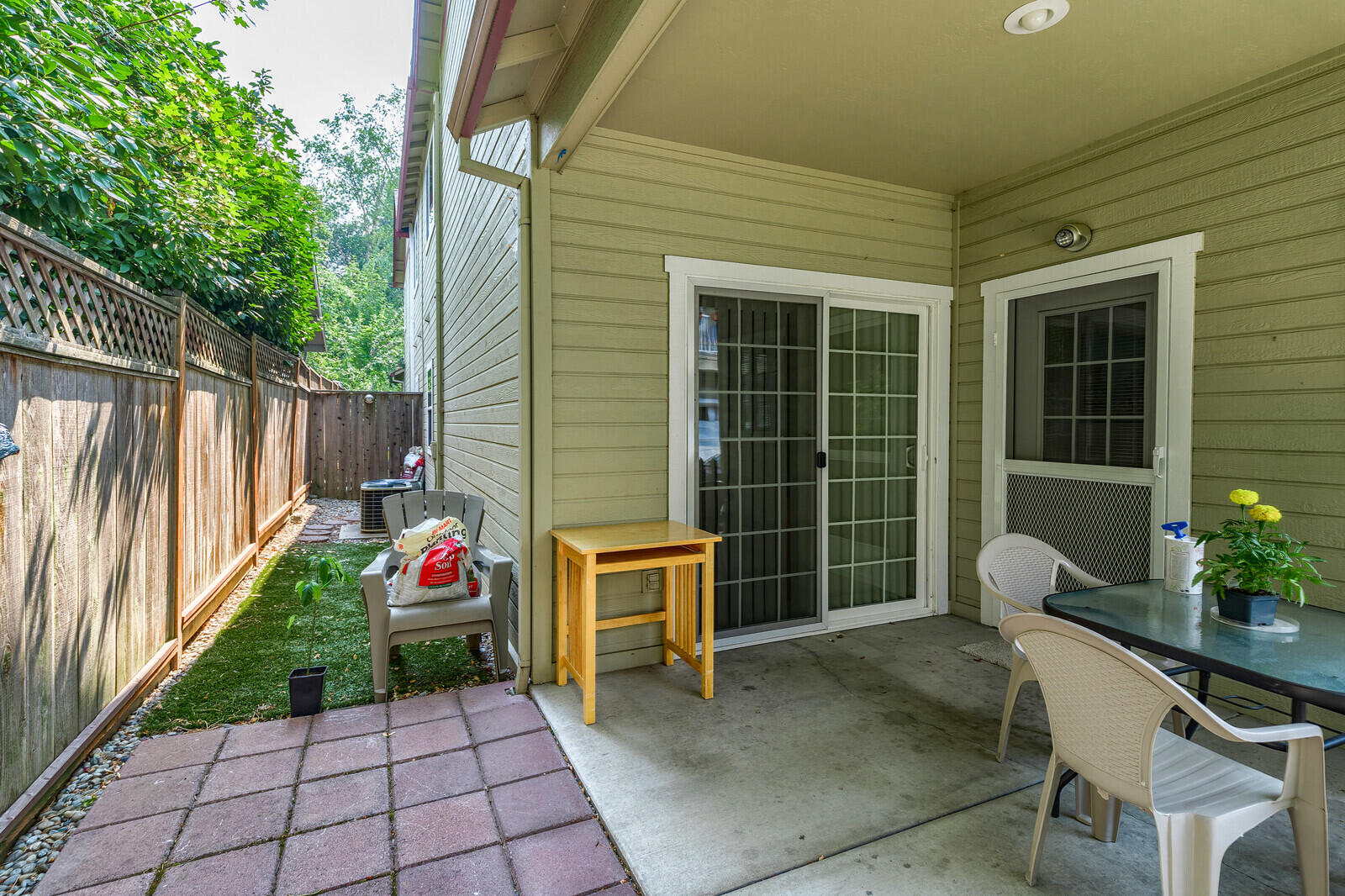 Court On Mary Jane, The - Residential