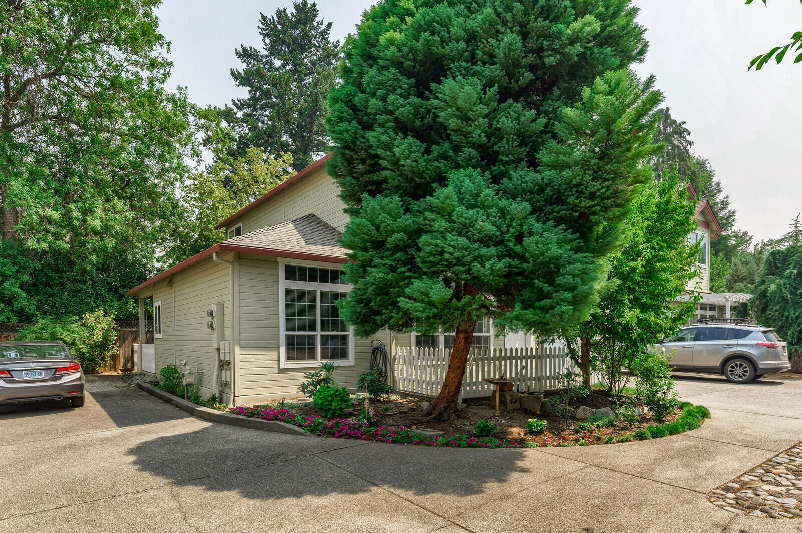 Court On Mary Jane, The - Residential