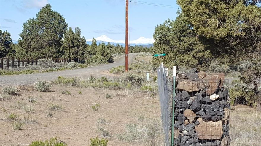 Bring your home plans and relax on this country lot with Cascade Views from your driveway. Peak-a-boo views with some tree trimming from other areas as well. East side of lot is fenced. Power and cable are in the street. Septic feasibility is done!