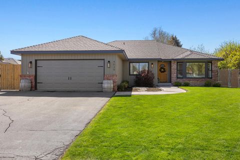 Photo of 4039 Valinda Way, Klamath Falls, OR 97603 (MLS # 220220127)