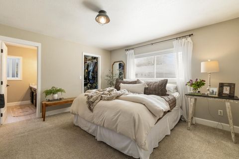 Tiny photo for 4039 Valinda Way, Klamath Falls, OR 97603 (MLS # 220220127)