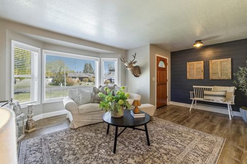Tiny photo for 4039 Valinda Way, Klamath Falls, OR 97603 (MLS # 220220127)