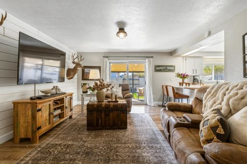 Tiny photo for 4039 Valinda Way, Klamath Falls, OR 97603 (MLS # 220220127)