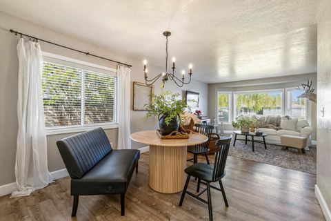 Tiny photo for 4039 Valinda Way, Klamath Falls, OR 97603 (MLS # 220220127)