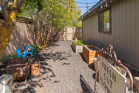 Tiny photo for 4039 Valinda Way, Klamath Falls, OR 97603 (MLS # 220220127)