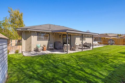 Tiny photo for 4039 Valinda Way, Klamath Falls, OR 97603 (MLS # 220220127)