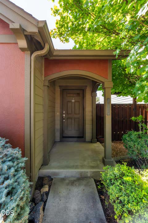 Tiny photo for 417 NW 27th Street, Redmond, OR 97756 (MLS # 220227384)
