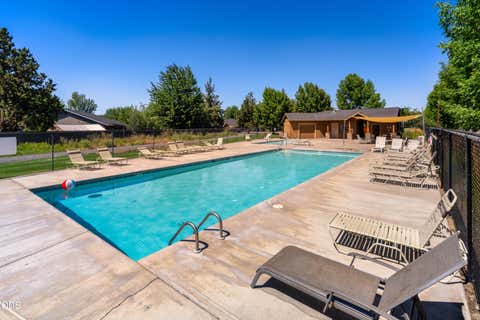 Tiny photo for 417 NW 27th Street, Redmond, OR 97756 (MLS # 220227384)