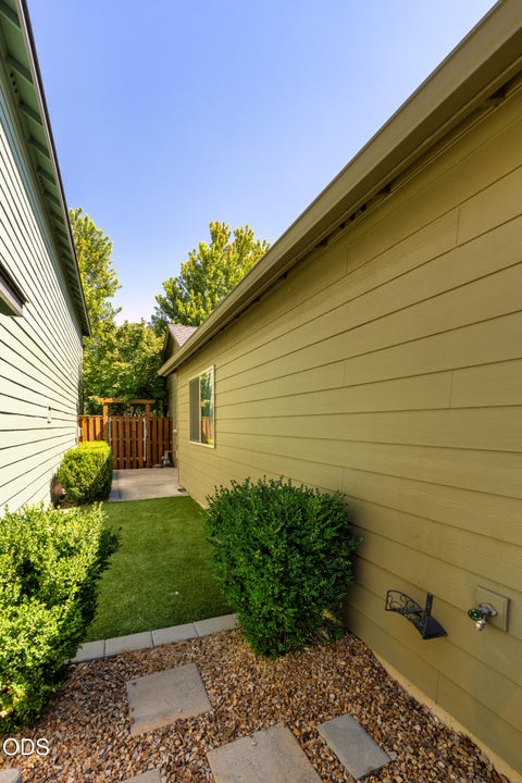 Tiny photo for 417 NW 27th Street, Redmond, OR 97756 (MLS # 220227384)