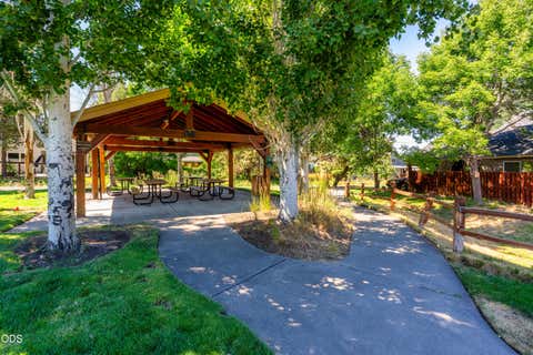 Tiny photo for 417 NW 27th Street, Redmond, OR 97756 (MLS # 220227384)