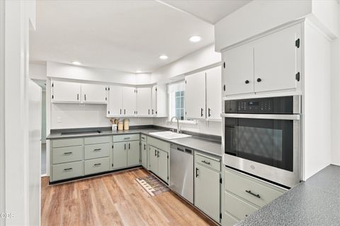 Tiny photo for 2516 Sandy Terrace, Medford, OR 97504 (MLS # 220225134)