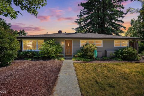 Tiny photo for 2516 Sandy Terrace, Medford, OR 97504 (MLS # 220225134)