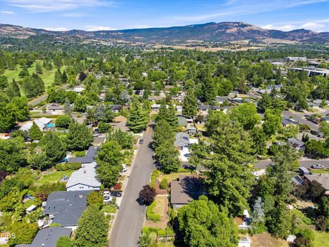 Tiny photo for 2516 Sandy Terrace, Medford, OR 97504 (MLS # 220225134)