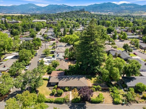 Tiny photo for 2516 Sandy Terrace, Medford, OR 97504 (MLS # 220225134)