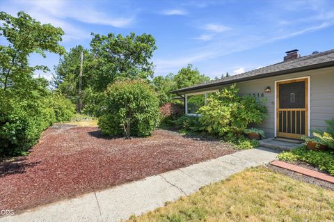 Tiny photo for 2516 Sandy Terrace, Medford, OR 97504 (MLS # 220225134)