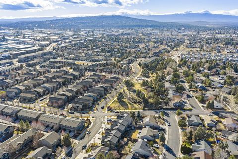 Tiny photo for 20786 Comet Lane, Bend, OR 97701 (MLS # 220216665)