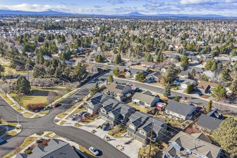 Tiny photo for 20786 Comet Lane, Bend, OR 97701 (MLS # 220216665)