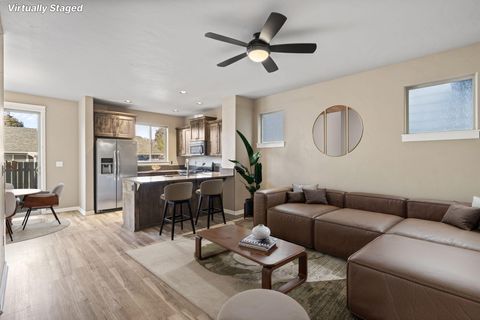 Tiny photo for 20786 Comet Lane, Bend, OR 97701 (MLS # 220216665)