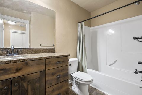 Tiny photo for 20786 Comet Lane, Bend, OR 97701 (MLS # 220216665)