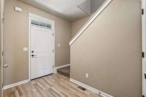 Tiny photo for 20786 Comet Lane, Bend, OR 97701 (MLS # 220216665)