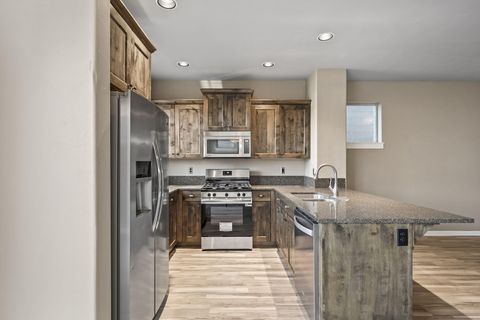 Tiny photo for 20786 Comet Lane, Bend, OR 97701 (MLS # 220216665)