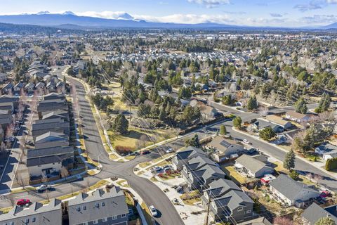 Tiny photo for 20786 Comet Lane, Bend, OR 97701 (MLS # 220216665)