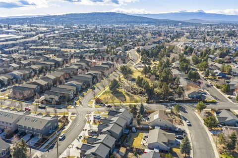 Tiny photo for 20786 Comet Lane, Bend, OR 97701 (MLS # 220216665)