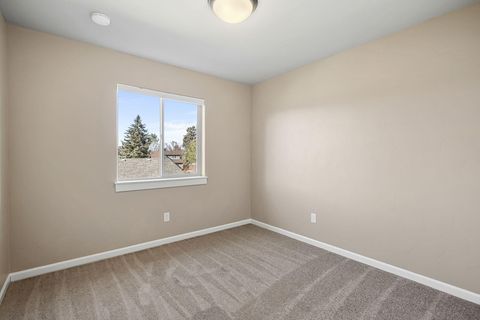 Tiny photo for 20786 Comet Lane, Bend, OR 97701 (MLS # 220216665)