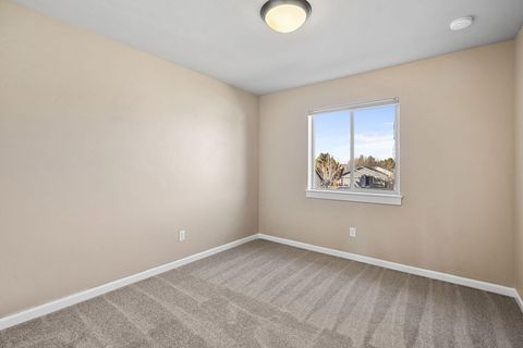 Tiny photo for 20786 Comet Lane, Bend, OR 97701 (MLS # 220216665)