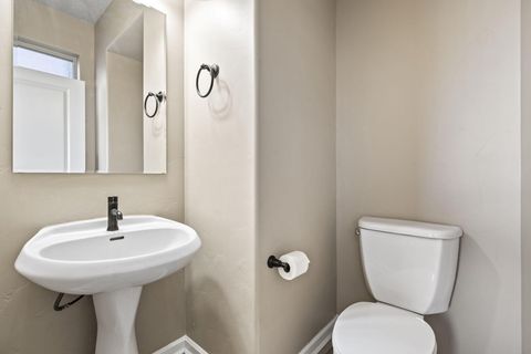 Tiny photo for 20786 Comet Lane, Bend, OR 97701 (MLS # 220216665)