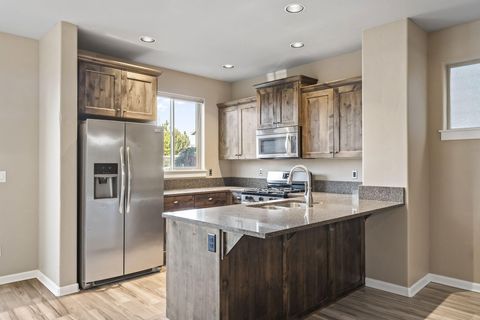 Tiny photo for 20786 Comet Lane, Bend, OR 97701 (MLS # 220216665)