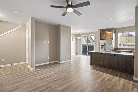 Tiny photo for 20786 Comet Lane, Bend, OR 97701 (MLS # 220216665)