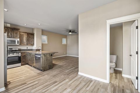 Tiny photo for 20786 Comet Lane, Bend, OR 97701 (MLS # 220216665)