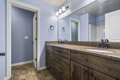 Tiny photo for 20786 Comet Lane, Bend, OR 97701 (MLS # 220216665)