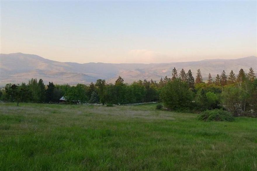 Beautiful building lot tucked away in a very desirable area. The views are spectacular. This lot lies next to the City of Ashland and the urban growth boundary on the north side and Country Willows Bed and Breakfast on the east. Great location for an estate property.