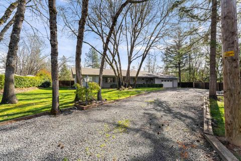 Photo of 291 Chaparral Drive, Grants Pass, OR 97526 (MLS # 220216884)