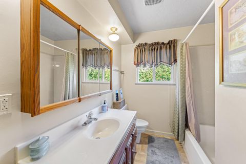 Tiny photo for 291 Chaparral Drive, Grants Pass, OR 97526 (MLS # 220216884)