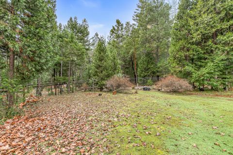 Tiny photo for 4059 Ditch Creek Road, Rogue River, OR 97537 (MLS # 220212660)